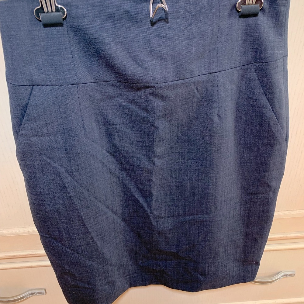 Banana Republic dark grey pencil skirt with front pockets
